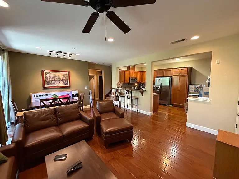 202 Rodin Ln — Photo 9