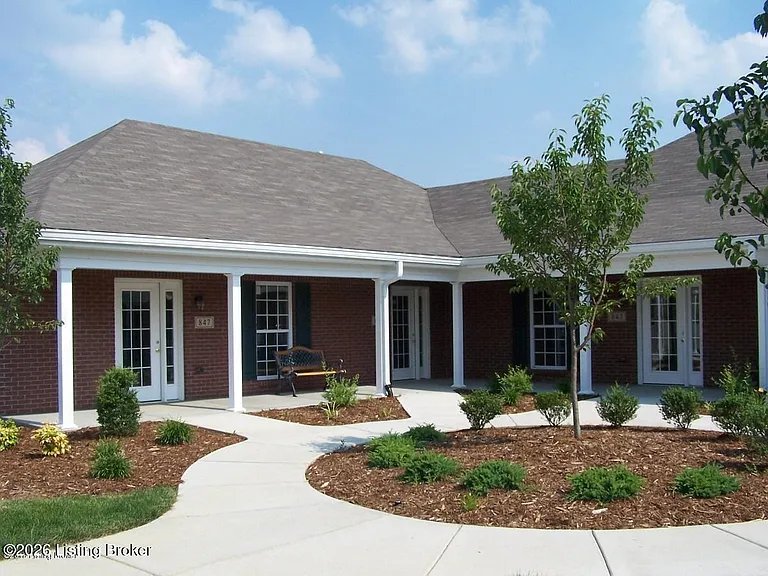 829 Garden Pointe Dr — Photo 2
