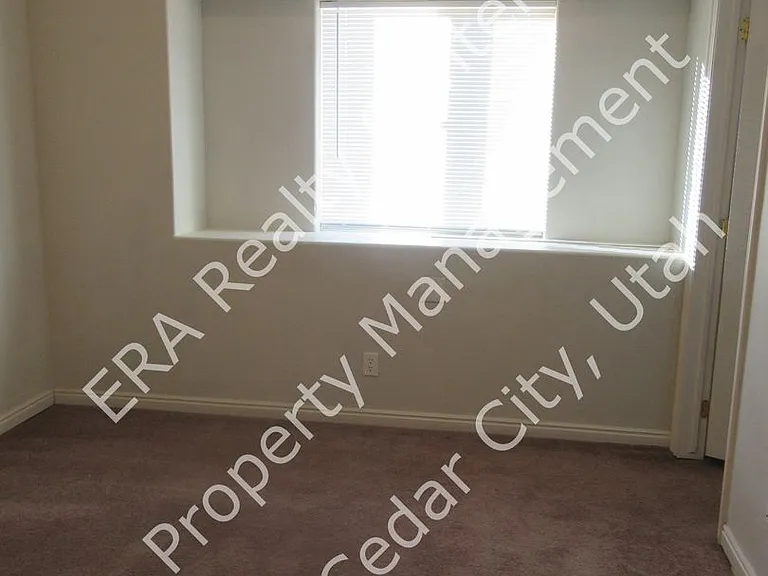 534 W 1950 N — Photo 8