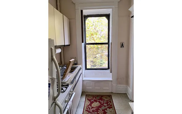 Rented by Douglas Elliman | media 22