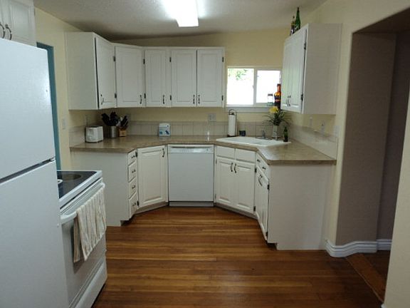 5th image of 1205 Blaine Ave