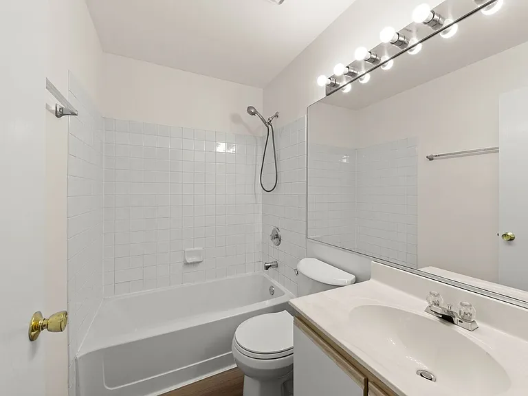 182 Half Moon Cir — Photo 17