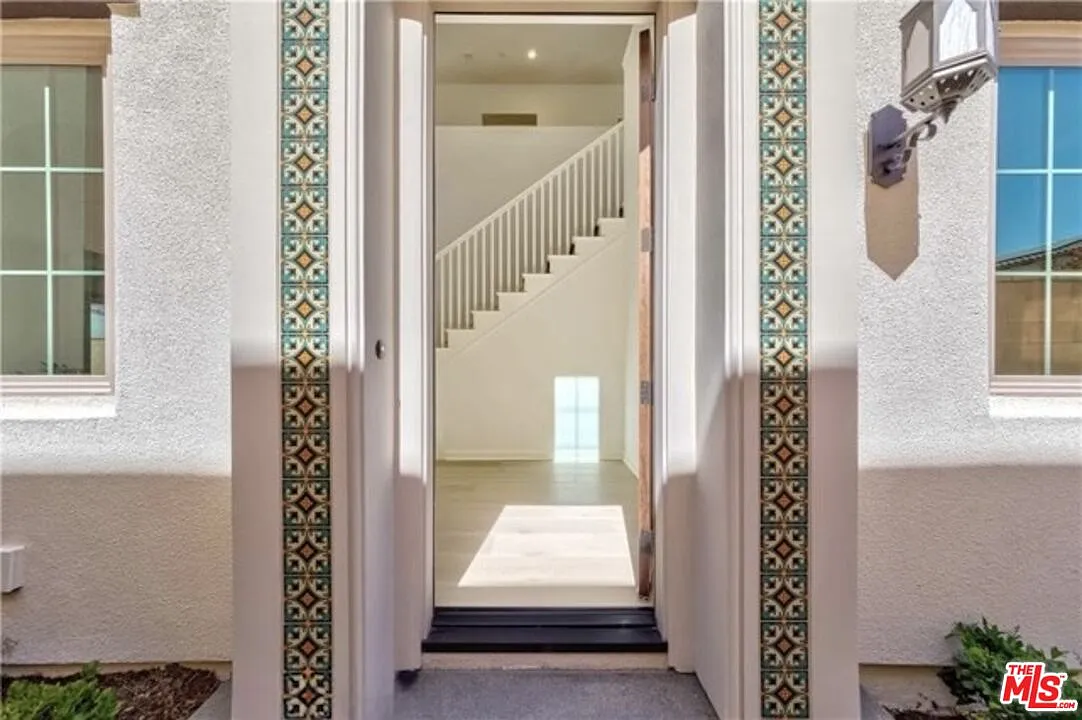 4 bed, 4.0 bath, 2524 sqft, $6,800 — Photo 3