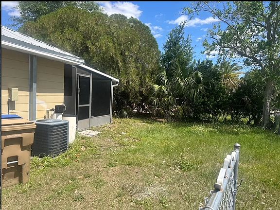 3rd image of 491 Floral Dr