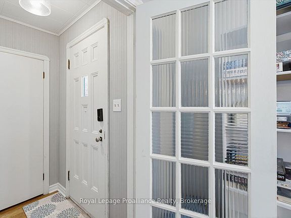 5th image of 337 Bridge St E