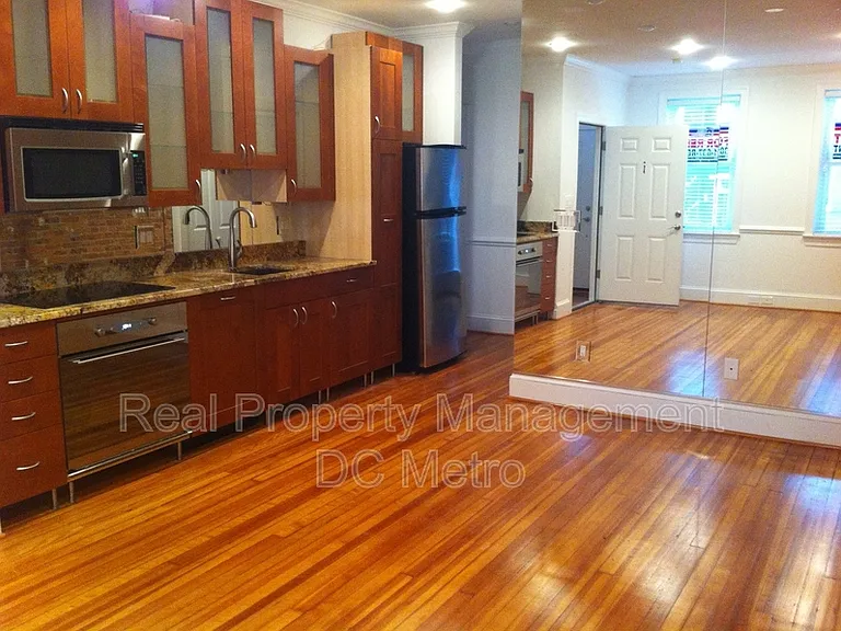 2131 Newport Pl NW #1 — Photo 3