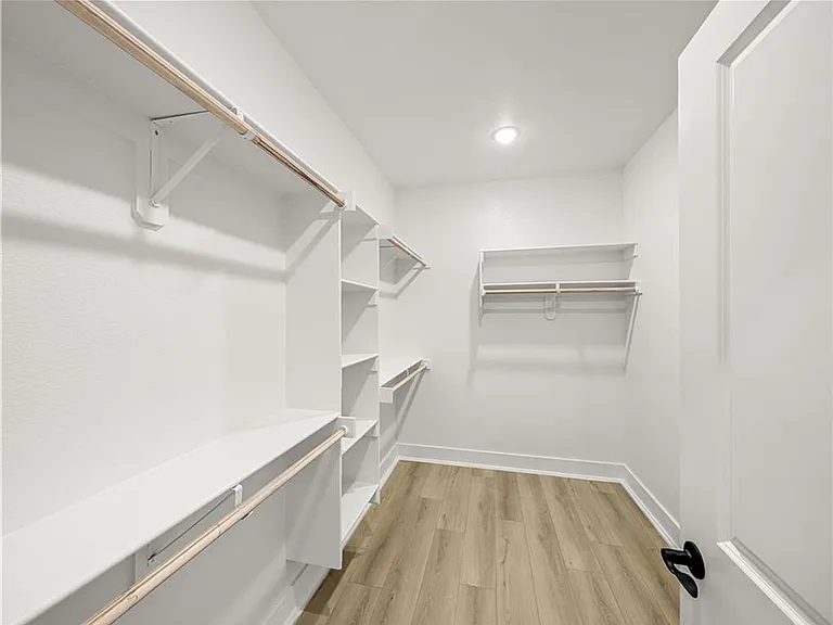 100 Selkirk Dr — Photo 11