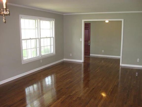 4th image of 1310 Toddington Dr