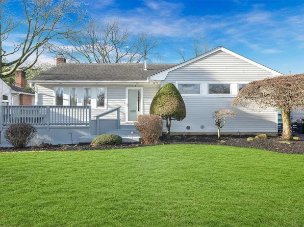 418 Cedar Lane, East Meadow, NY 11554