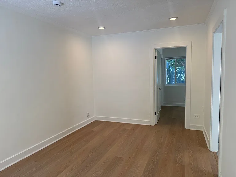1859 Lakeshore Ave — Photo 3