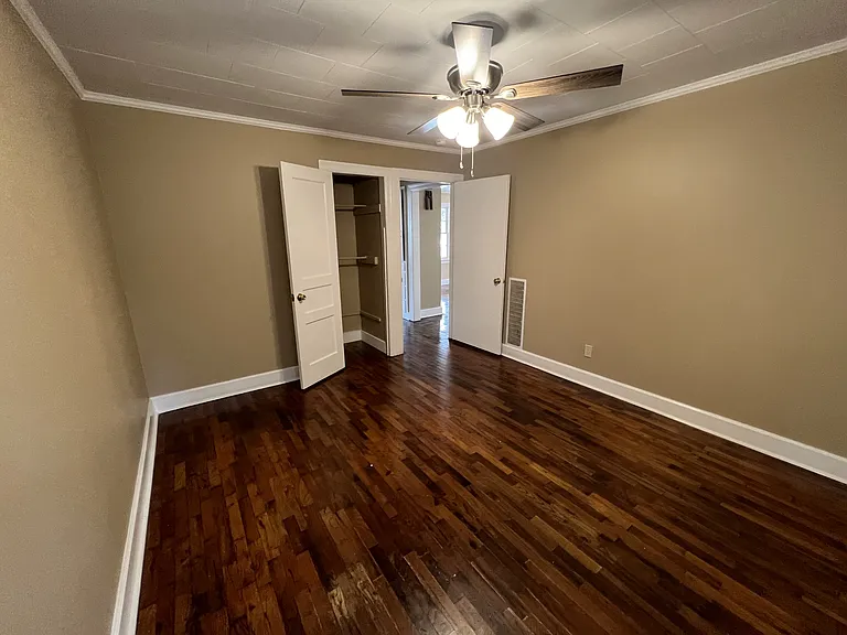 323 Lee St — Photo 17