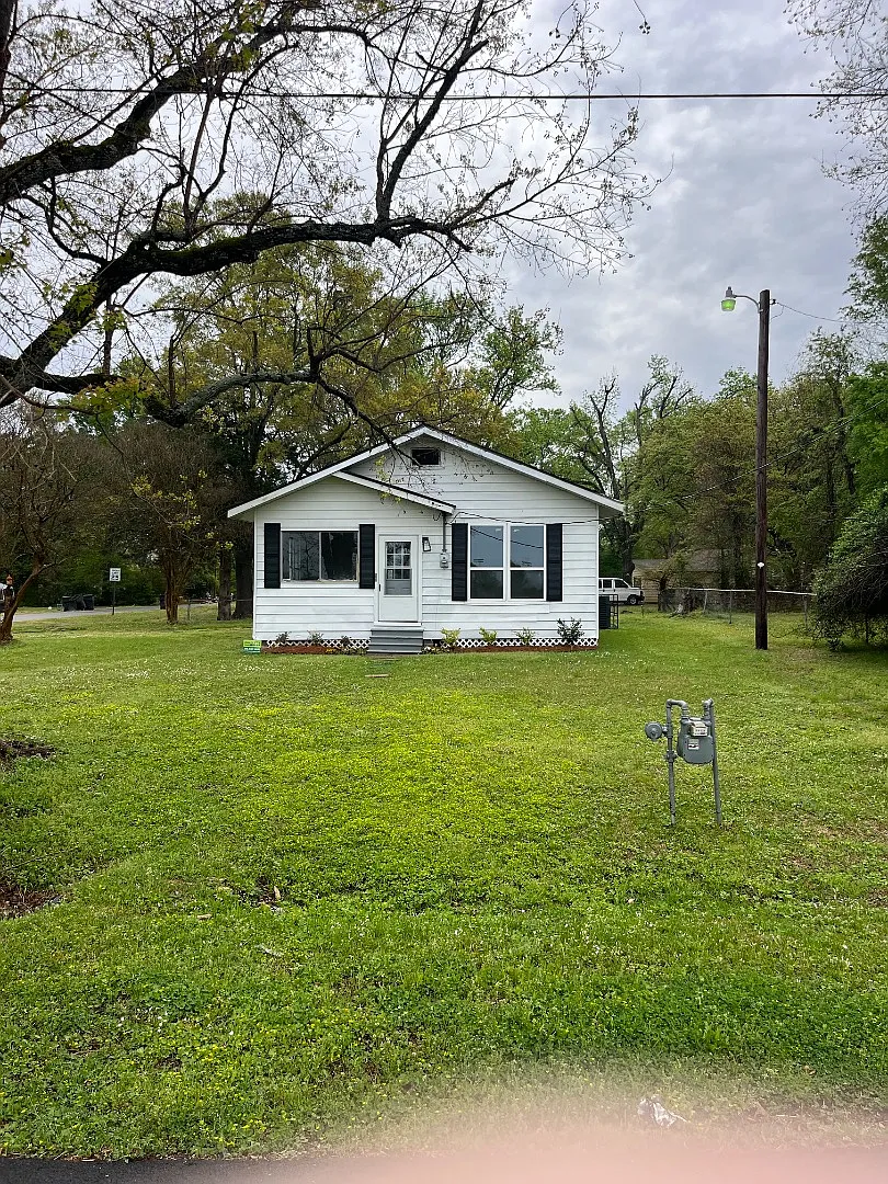 7703 Lotus Ln — Photo 2