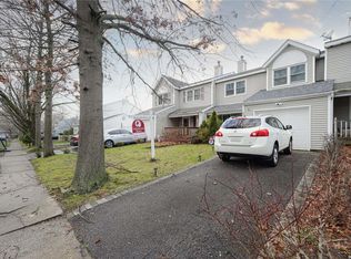 36 Oak St, Central Islip, NY