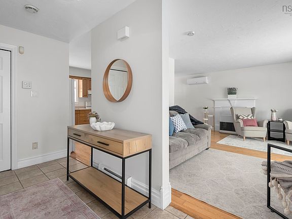 4th image of 25 Ralph Edward Ct