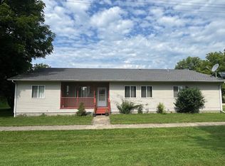 319 N 4th St, Neponset, IL 61345