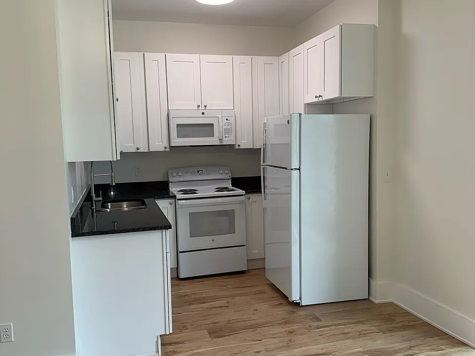 301 W Walnut St
