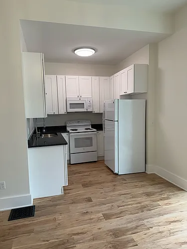 301 W Walnut St #2 Photo 1