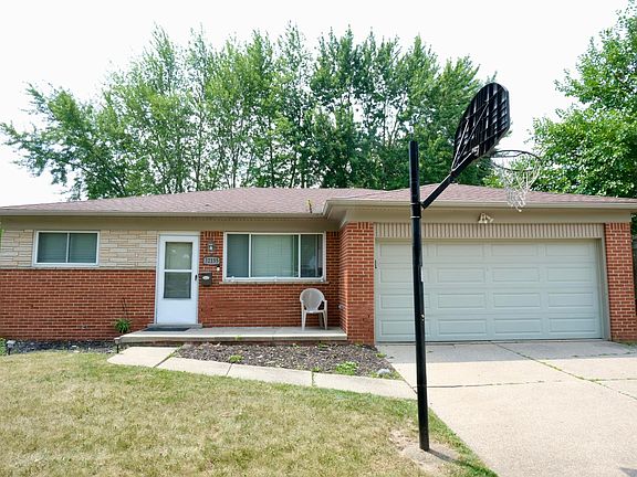 2nd image of 32155 Columbus Dr