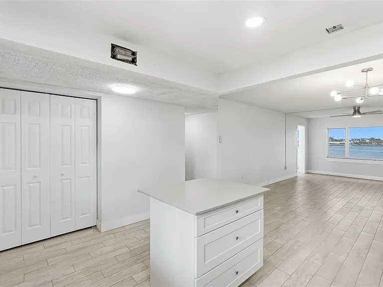 4775 Cove Cir #106 — Photo 8