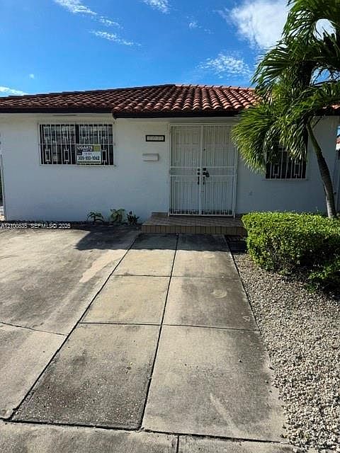 1st image of 3230 SW 27th St #3232