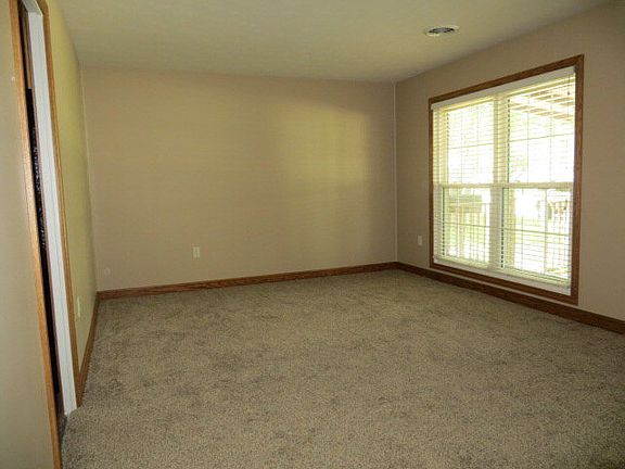 3rd image of 608 W Lawn Dr