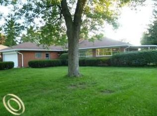 2540 W Hickory Grove Rd, Bloomfield Hills, MI 48302