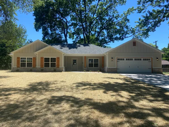 2204 E Bancroft Street, Springfield, MO 65804