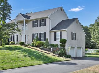 4 Twin Oaks Ct, Jackson, NJ