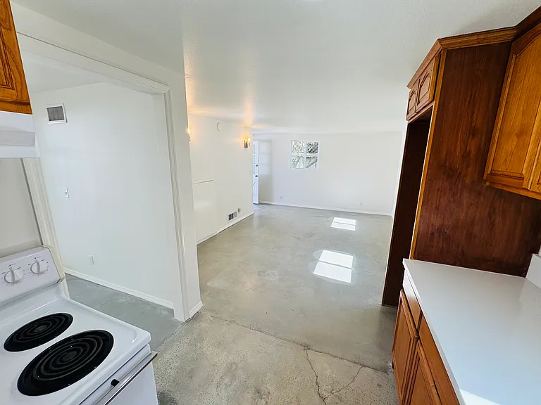 471 1/2 Ellis St — Photo 15