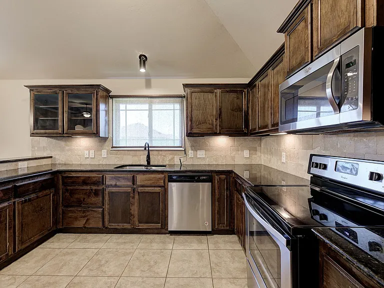 915 Lazywood Dr — Photo 16