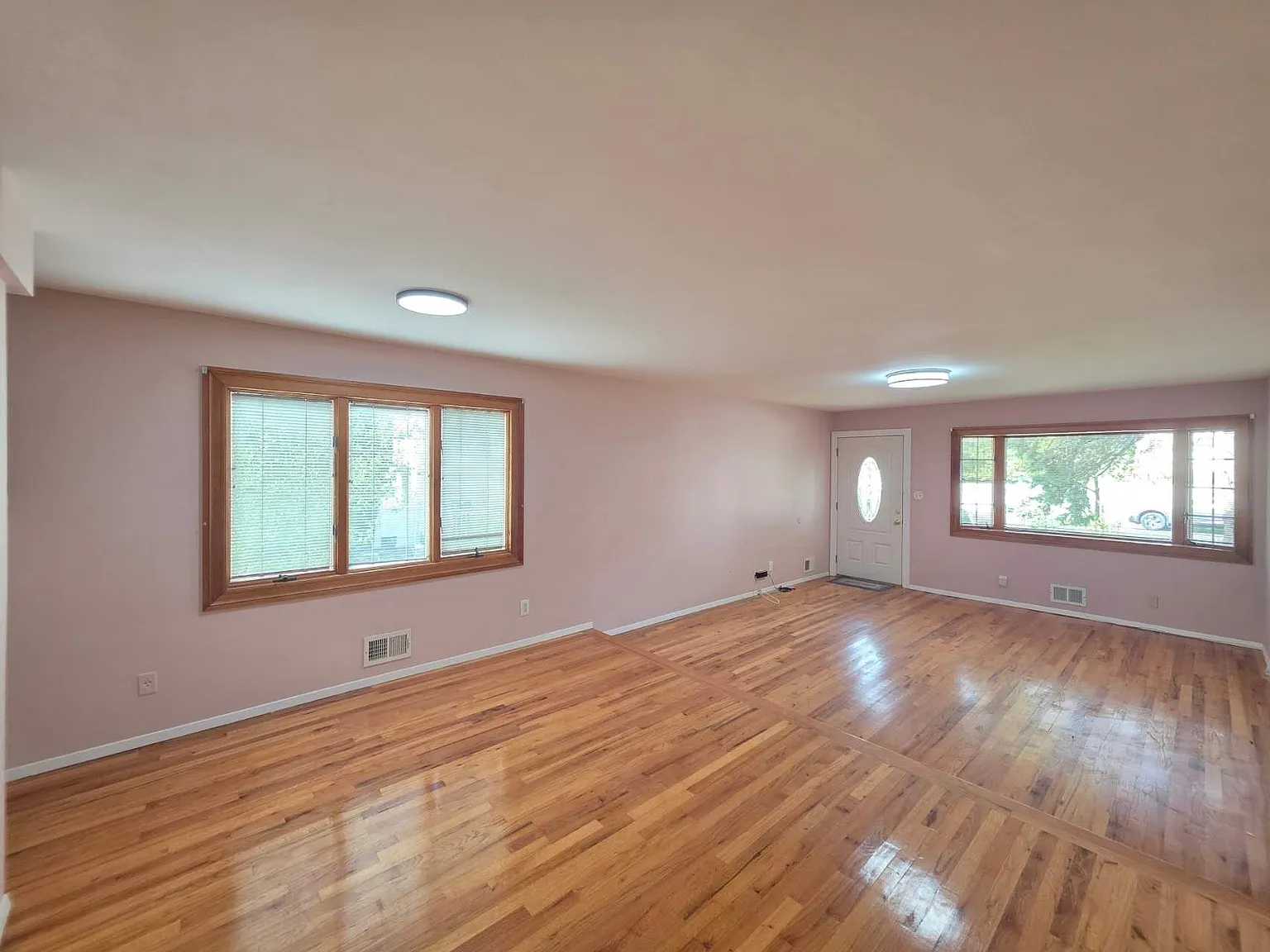 3 bed, 1176 sqft, $3,500 — Photo 4