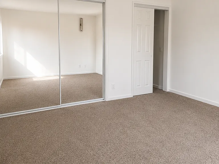 1178 N Kenmore Ave #4 — Photo 18