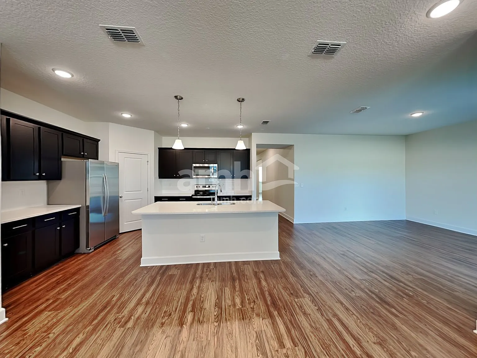 3 bed, 2.0 bath, 1700 sqft, $2,220 — Photo 4