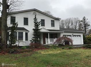 10 Camelot Dr, Centereach, NY 11720