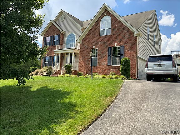 3rd image of 913 Winding Trail Ln