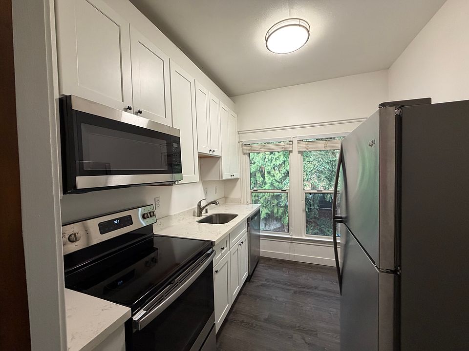 1st image of 3722 Oakes Ave Unit 4