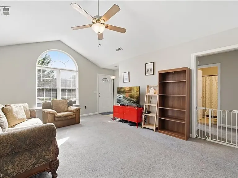 11 Franklinwood Dr — Photo 6