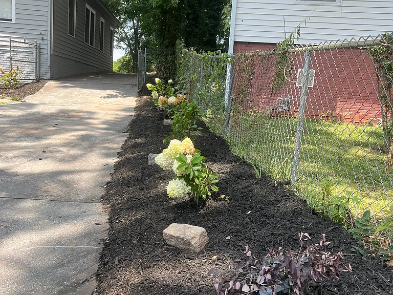 2051 Louise Pl NW — Photo 17