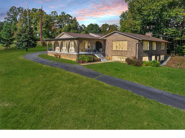 1080 Hidden Valley Rd, Kingsport, TN 37663