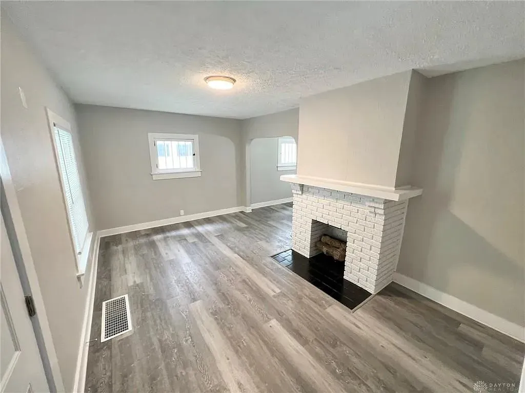 2 bed, 1.0 bath, 1044 sqft, $1,157 — Photo 3