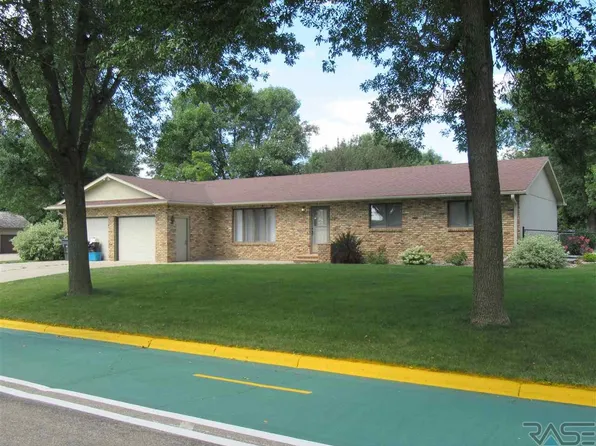 502 James St, Luverne, MN 56156