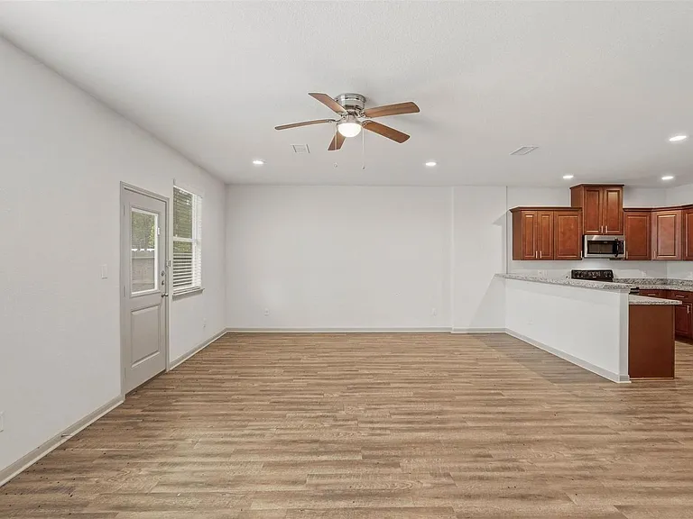 634 Magnolia Bnd — Photo 13