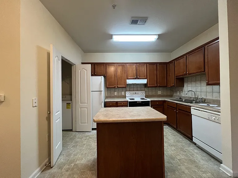Wesley Kensington Apartments at Stonecrest — Photo 53