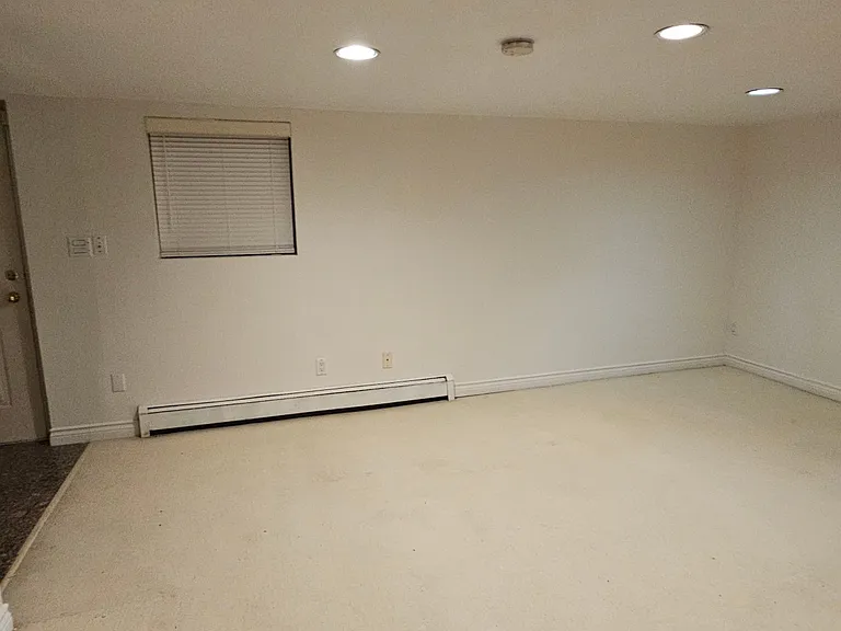 6845 Broadway — Photo 10