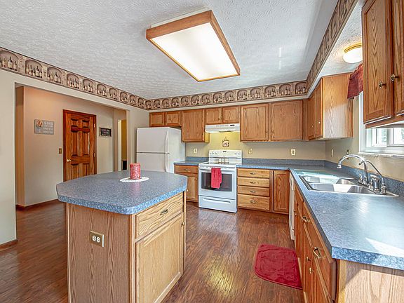 5th image of 5699 Hillcoat Dr