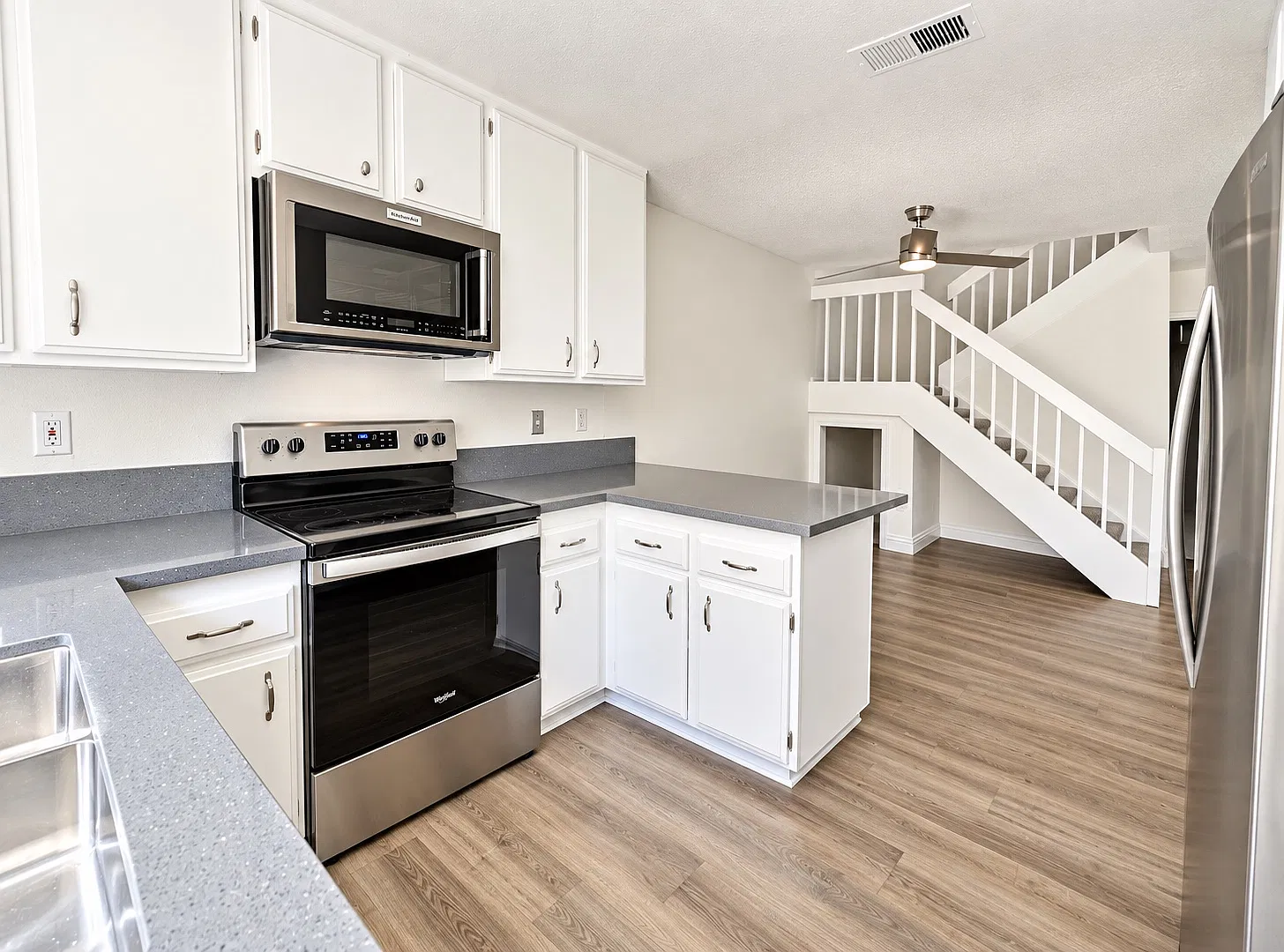 5440 Kiowa Dr — Photo 3