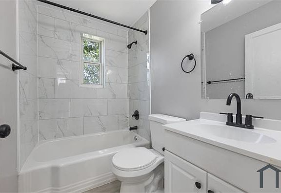 5th image of 3913 Dolfield Ave