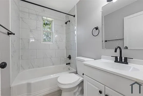 3913 Dolfield Ave — Photo 5