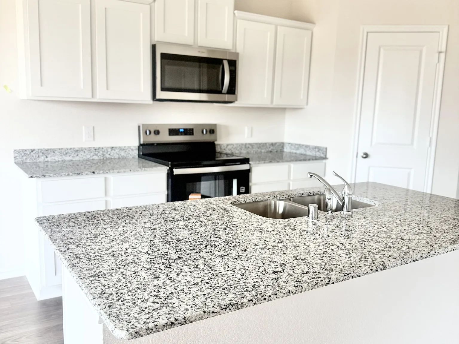 1713 Potomac Ln — Photo 3