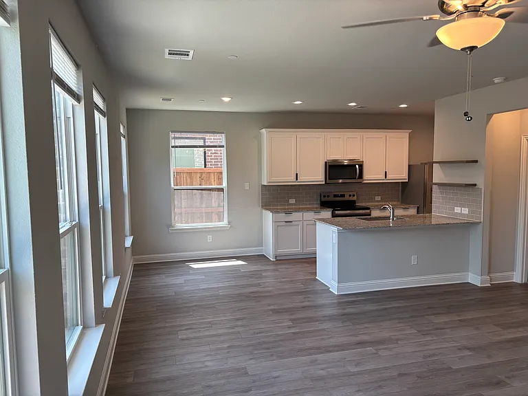 2125 Layla Dr — Photo 8